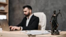 Podpis kwalifikowany – ile kosztuje i jak go uzyskać?