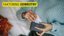 Jak działa faktoring odwrotny?